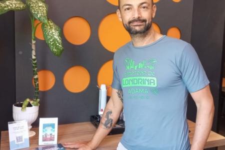 Após ficar tetraplégico e recuperar 70% dos movimentos, empresário se torna atleta e escreve livro sobre IA