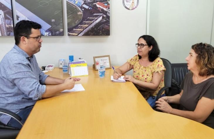 Dr Alysson Alex recebe presidente e diretora do Sindicato para negociar aumento salarial dos servidores