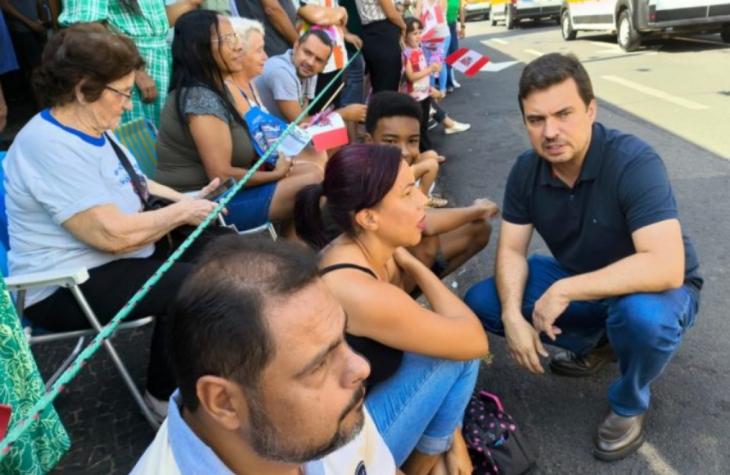 População ignora Vinicius Camarinha em desfile na Sampaio Vidal
