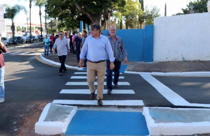 Populares agradecem ao Prefeito Daniel Alonso por obras na Avenida da Saudade
