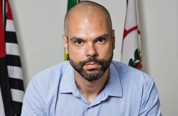 Covas piora e é diagnosticado com liquido pulmões e no abdômen