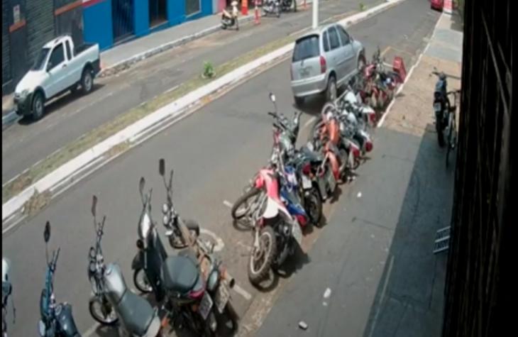 Motorista derruba 10 motos no Centro de Assis