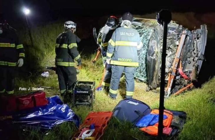 Engenheiro morre no HC após capotamento em vicinal na região
