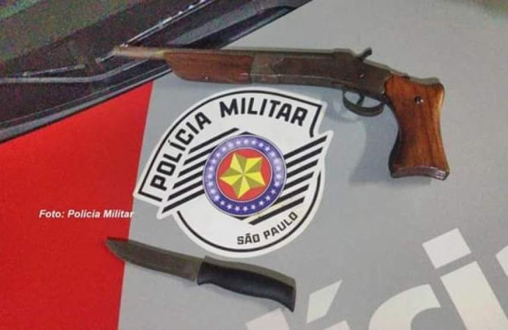 Briga entre irmãos acaba em apreensão de faca e cartucheira