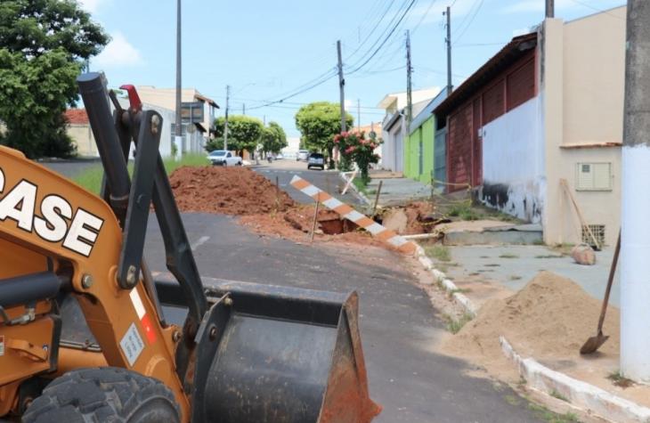 Prefeitura de Marília realiza reconstrução de rede de galerias na rua Mariápolis