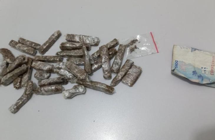 Menor detida com droga é acusada de venda em escola
