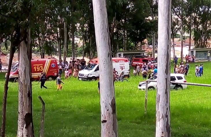 Bombeiros fazem operação para resgatar rapaz de penhasco