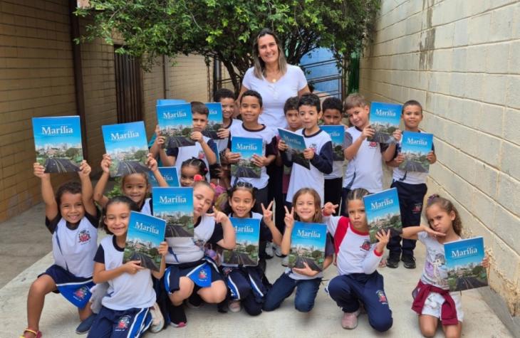 Prefeitura de Marília realiza entrega de material literário para os alunos das escolas municipais
