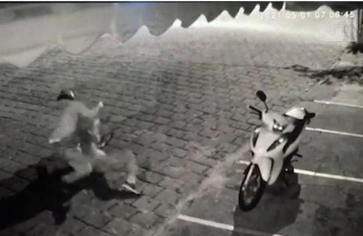 Ao ser atacada com uma faca, mulher entra em luta corporal com o ex-companheiro