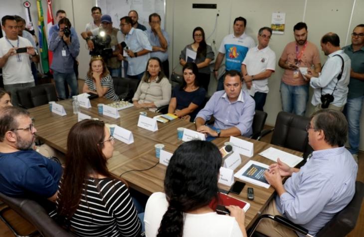 Prefeito Daniel Alonso reúne responsáveis de hospitais e monta plano de contingência no combate ao Coronavírus