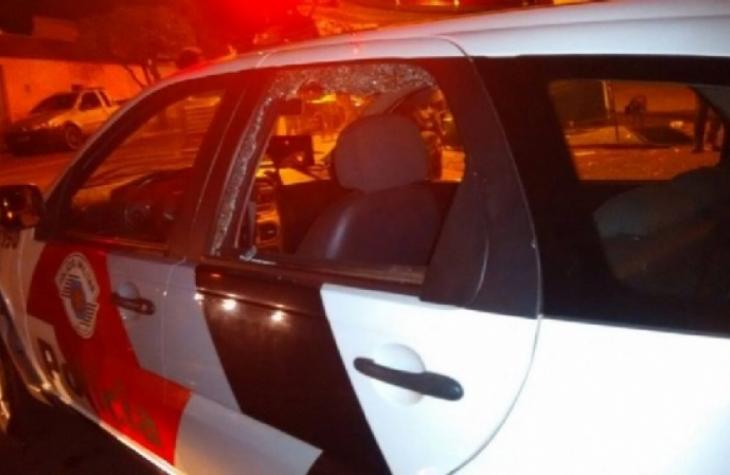 Casal reage a roubo, sofre agressões mas ladrão foge e deixa arma falsa e celular