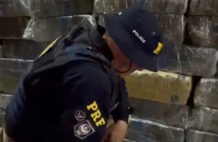 Polícia Rodoviária Federal apreende duas toneladas de maconha e armas na BR-153