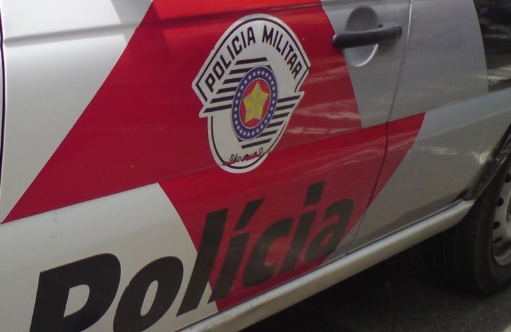 Homem de 35 anos  é preso por tráfico de drogas após bater em sua companheira