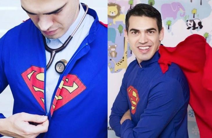 Pediatra se veste de super herói para atender crianças