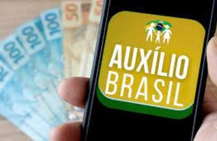 Se você recebia o auxilio emergencial você tem direito ao auxílio Brasil? Entenda como funciona.