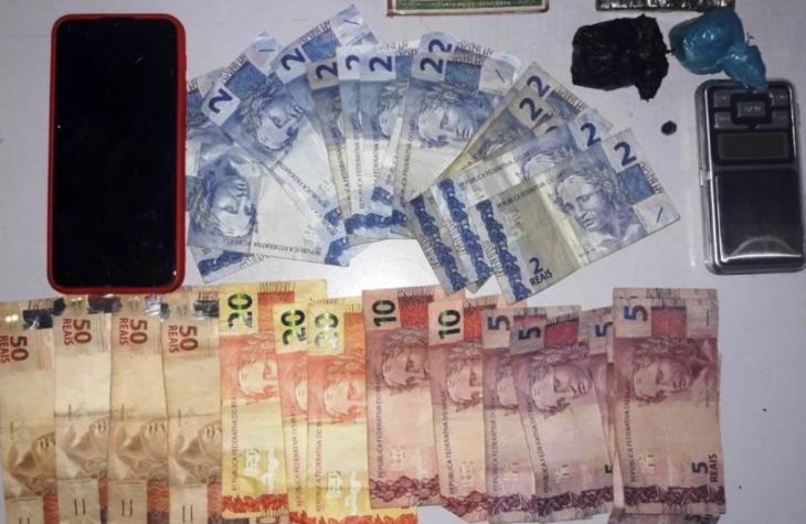 PM prende jovem com drogas e dinheiro em veículo de aplicativo em Marília