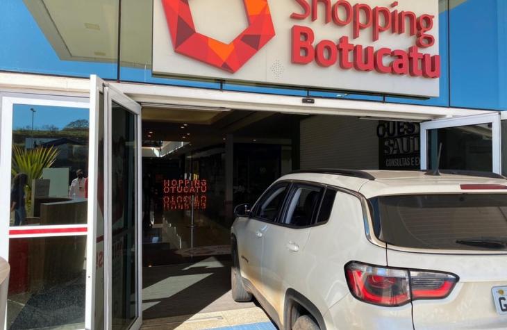 Shopping adota drive-thru e libera carros nos corredores das lojas para retirada de compras em botucatu 