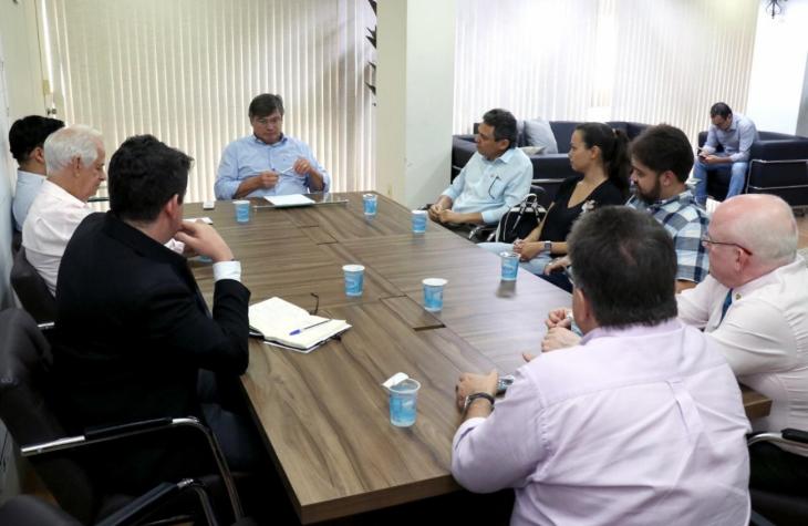 Prefeito Daniel Alonso recebe Apas e representantes de supermercados para plano de prevenção ao Covid-19