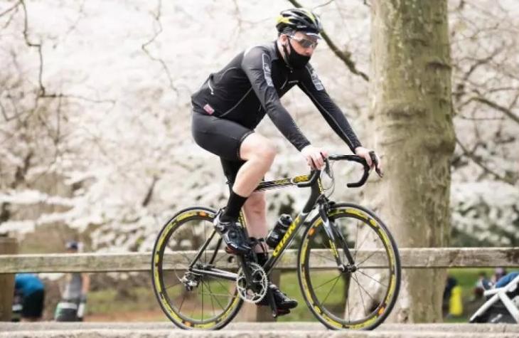 Atividade física regular diminui riscos de Covid grave, diz estudo