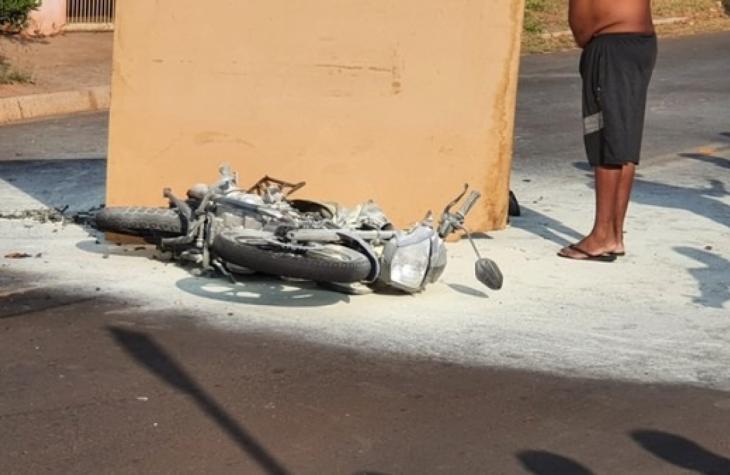 MOTOBOY BATE EM ÔNIBUS E MORRE QUEIMADO EM LINS