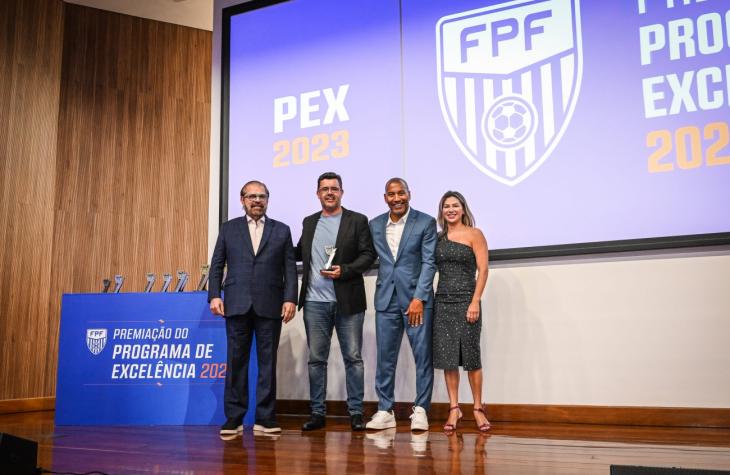  DR. ALYSSON RECEBE PRÊMIO DE EXCELÊNCIA E DESTAQUE EM GESTÃO PARA O MAC