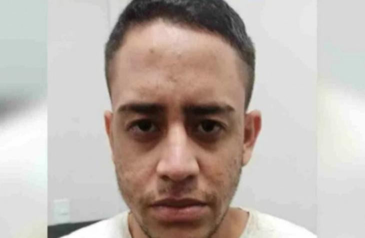 Jovem mata mãe com martelo, garfo e faca após 