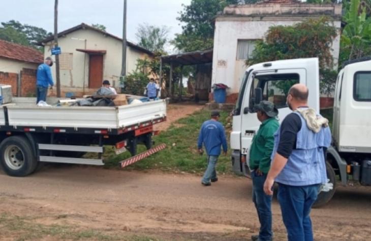 Varredura em distrito de Marília combate mosquito da dengue e recolhe entulho