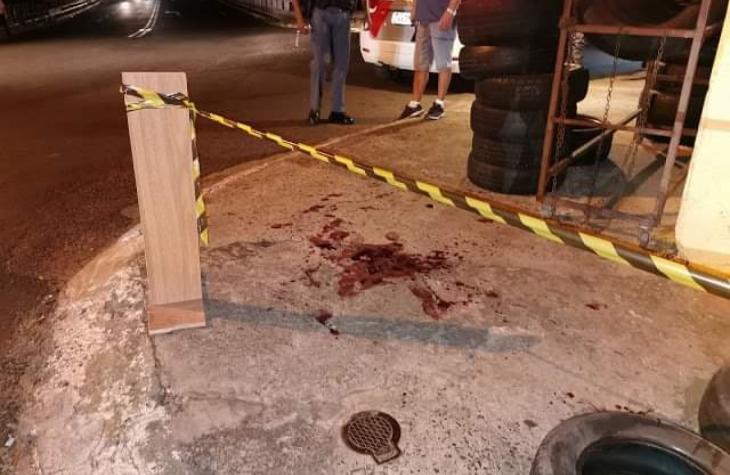 Gesseiro é alvejado por tiros e agredido com taco de basebol