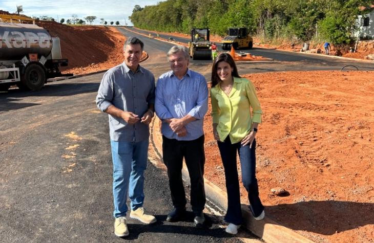 Deputada Dani Alonso e Capitão Augusto visitam obras de infraestrutura urbana na Zona Leste de Marília