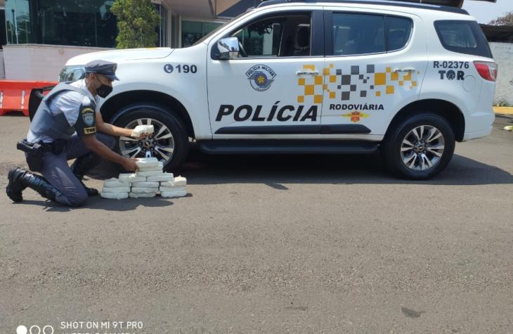Homem é preso transportando tabletes de cocaína na Rodovia Rachid Rayes, em Marília