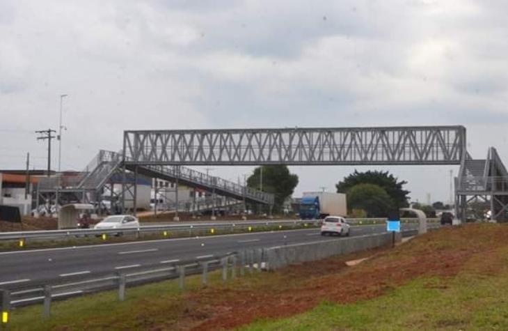 Primeira das três passarelas no Contorno será entregue na próxima semana