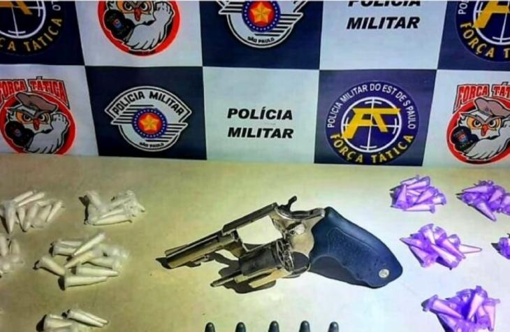 Homem é preso com drogas e arma escondidas em telhado no CDHU