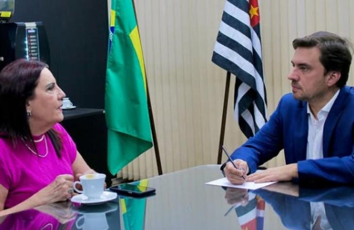 População ataca Vinicius Camarinha e vereadores após projeto de aumento de impostos ser aprovado