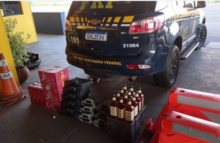 PRF apreende R$ 100 mil em mercadorias em veículo na rodovia BR-153