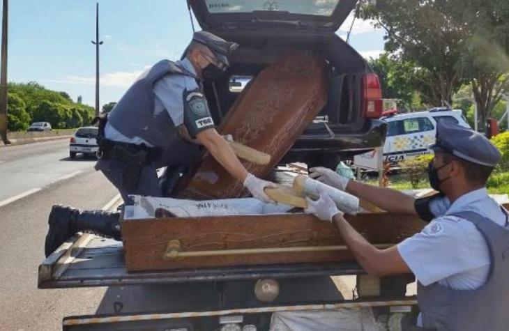 Policiais acham maconha em caixão durante fiscalização em rodovia de Assis