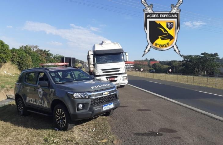 BAEP prende dupla com caminhão clonado e 300 mil maços de cigarros