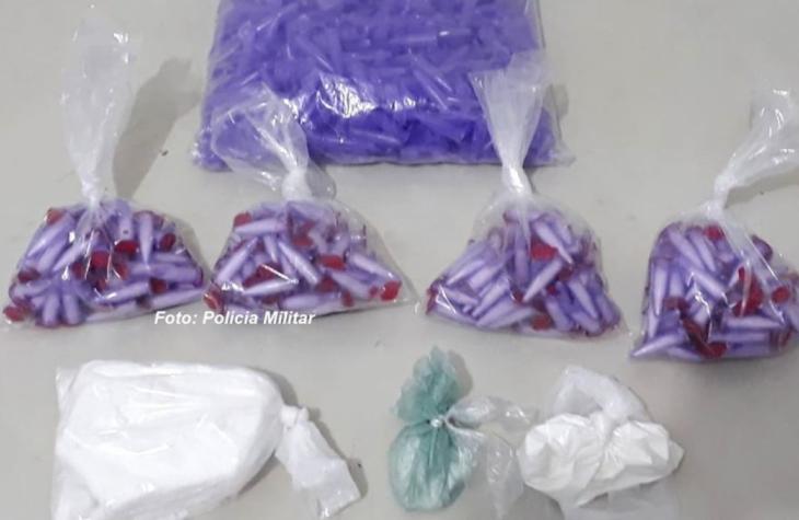 Mulher guarda drogas em casa e acaba presa pela PM