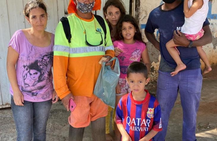 Catador de reciclagem encontra e devolve R$ 863 destinados ao sustento de família  