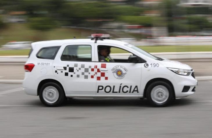 Após denúncia, homem com Covid-19 que estava em bar é multado e preso