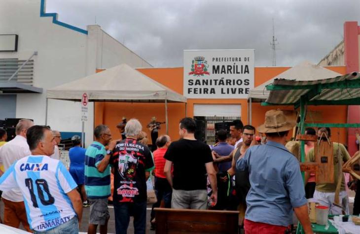 Prefeito Daniel Alonso entrega banheiros e lavabos para atender feirantes e usuários das feiras