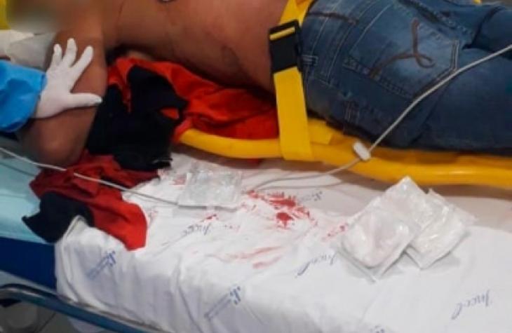Mulher entra em festa e crava uma faca nas costas do seu marido