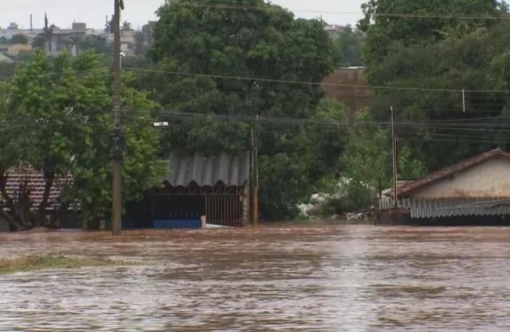 Morador morre afogado após ter casa invadida pela chuva em bairro de Jaú
