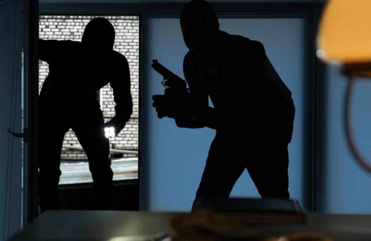Dupla rende estudante, invade residência, mas foge após susto com quantidade de moradores