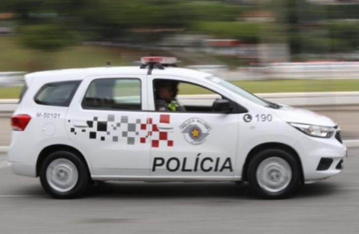 Mulher é presa vendendo drogas em 