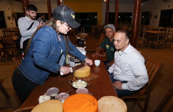 Secretário de Turismo de São Paulo visita a Queijaria Búfalas São João e elogia produção artesanal