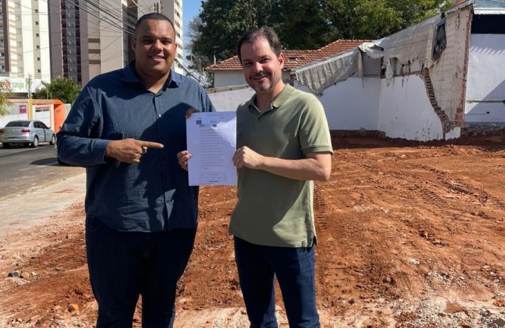 Construção de novo espaço para auxiliar motoboys e entregadores de moto no dia a dia avança na região central de Marília