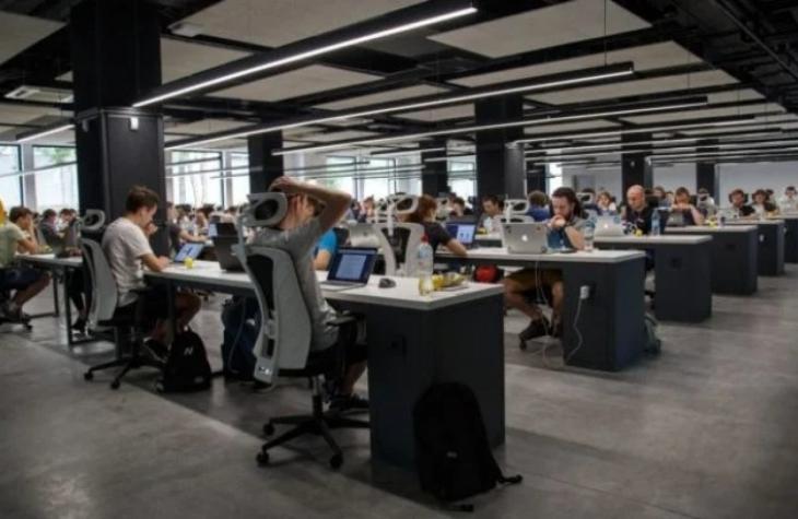 Ambev, Via Varejo e outras empresas anunciam 600 vagas de emprego; confira