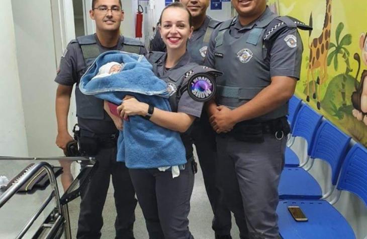 Polícia resgata recém-nascida com vida de bueiro