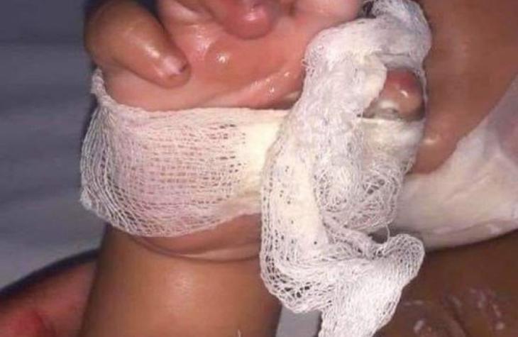  Bebê é internado após levar choque ao pegar em carregador de celular na tomada