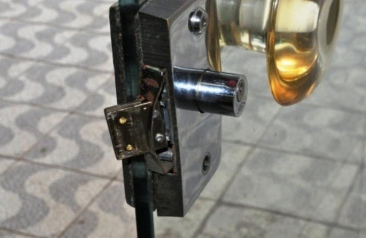 Ladrões furtam televisor de agência bancária no centro em Marilia